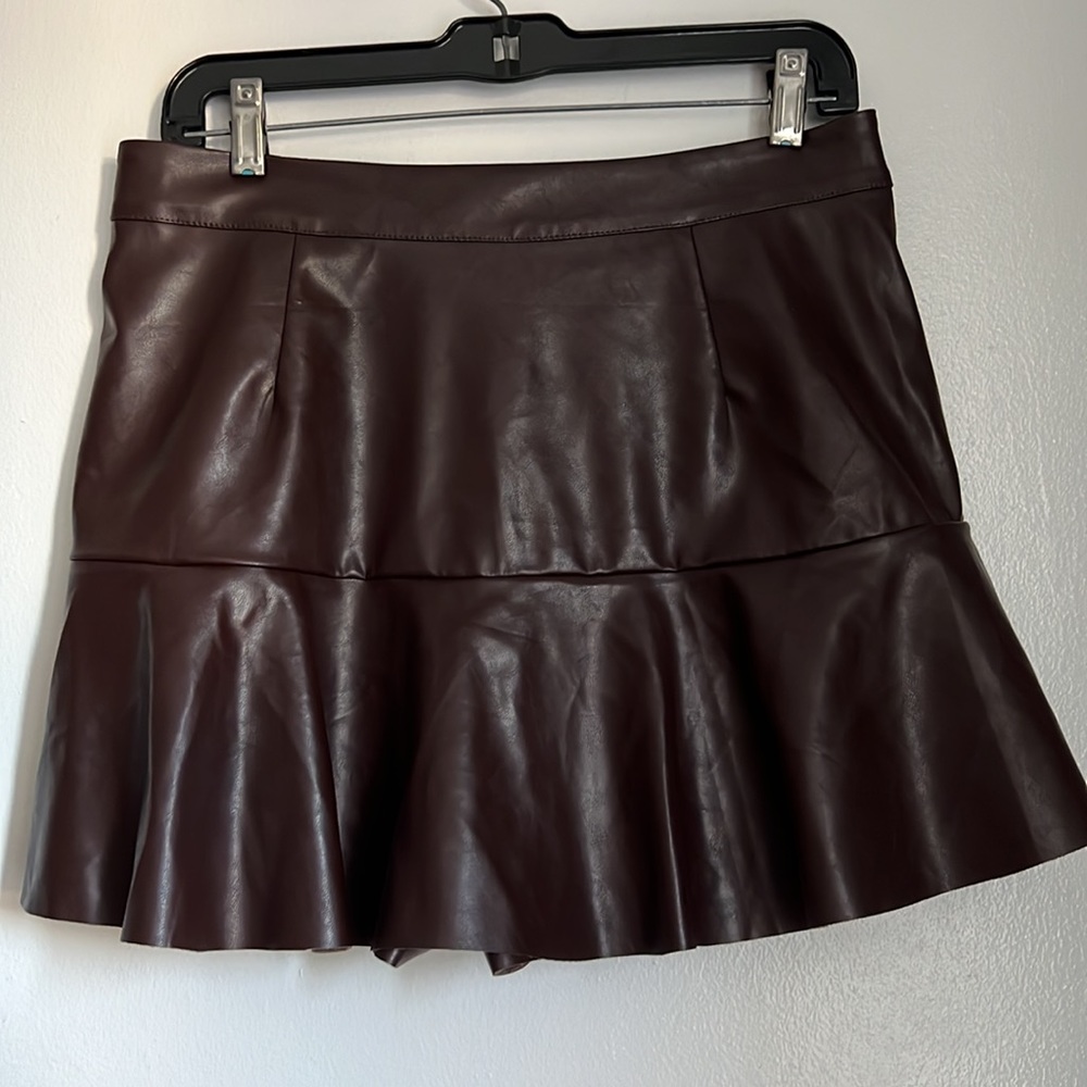 RUFFLE FAUX LEATHER MINI SKORT choco - Picture 9 of 15